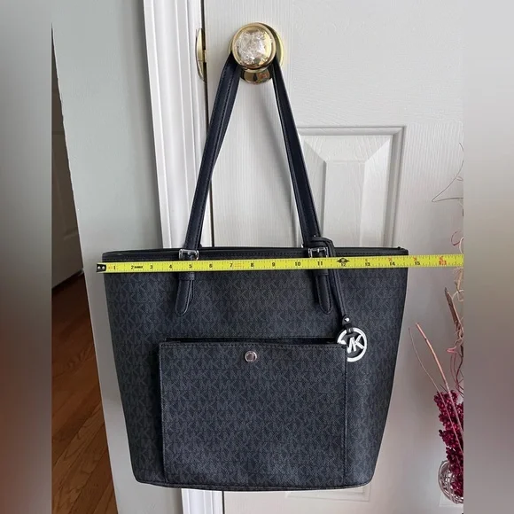 🖤Michael Kors Signature Black Tote Bag🖤 - Picture 7 of 14